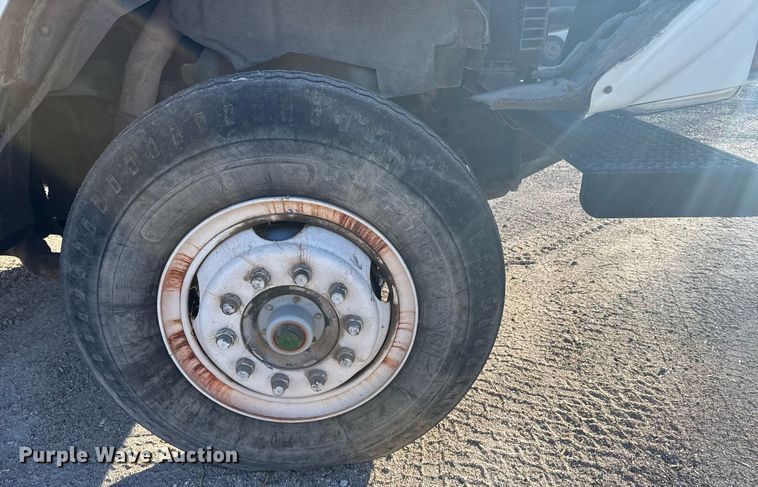 image for item NN9548 1980 GMC Brigadier truck cab and chassis