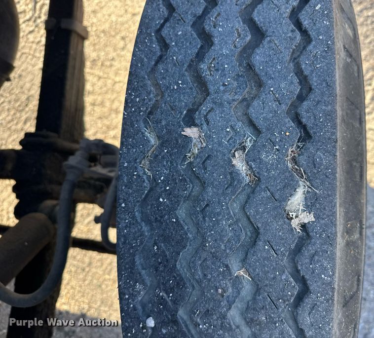 image for item NN9548 1980 GMC Brigadier truck cab and chassis