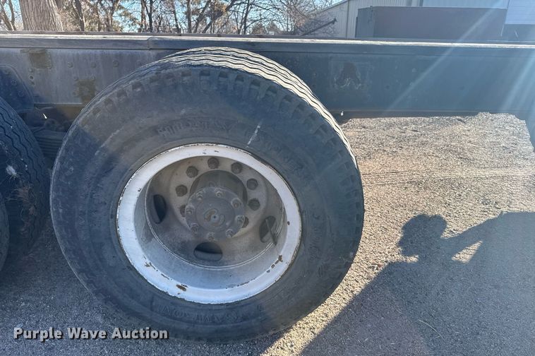 image for item NN9548 1980 GMC Brigadier truck cab and chassis