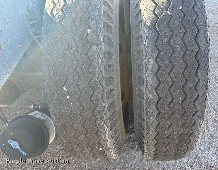 image for item NN9548 1980 GMC Brigadier truck cab and chassis