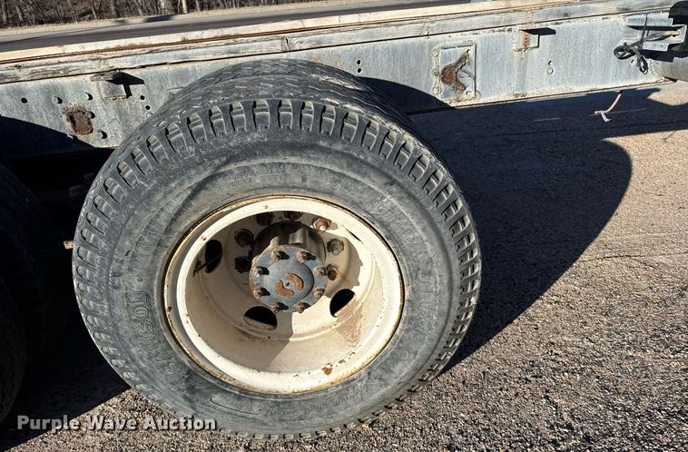 image for item NN9548 1980 GMC Brigadier truck cab and chassis