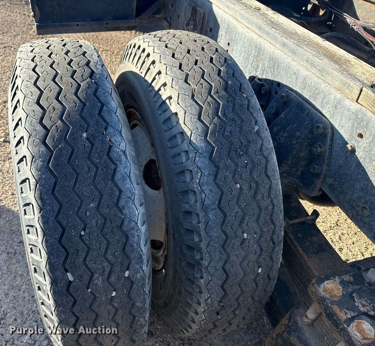 image for item NN9548 1980 GMC Brigadier truck cab and chassis