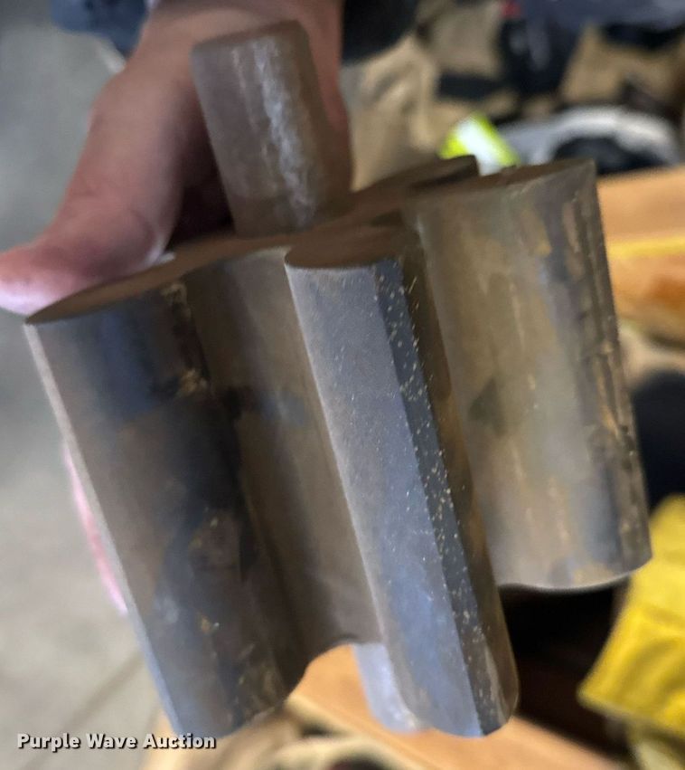 image for item NN9548 1980 GMC Brigadier truck cab and chassis