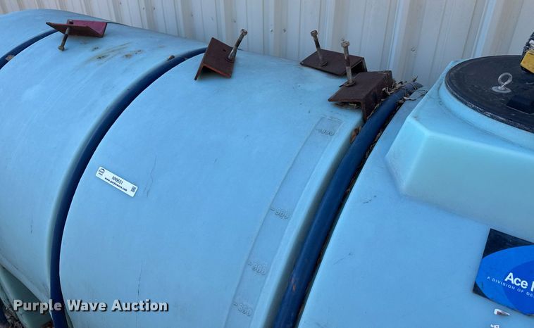 image for item NN9551 1,000 gallon poly tank