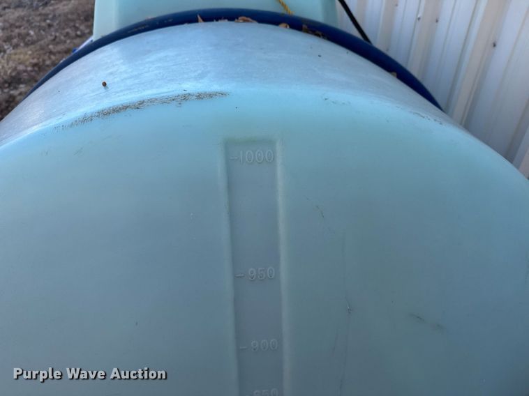 image for item NN9551 1,000 gallon poly tank