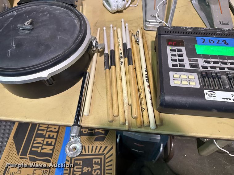 image for item NO9592 Yamaha DTXT3 drum set