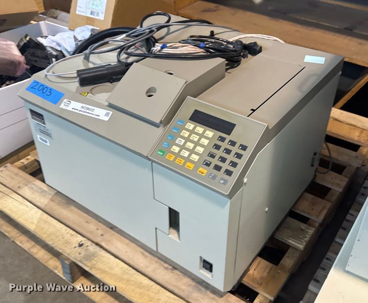 image for item NO9605 Perkin Elmer AutoSystem XL gas chromatograph