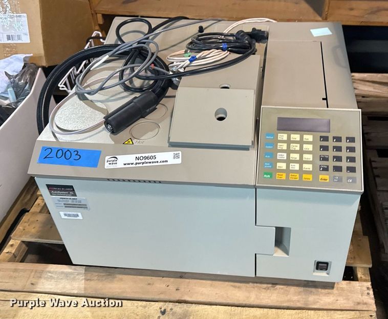 image for item NO9605 Perkin Elmer AutoSystem XL gas chromatograph