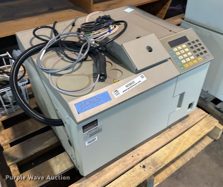 image for item NO9605 Perkin Elmer AutoSystem XL gas chromatograph