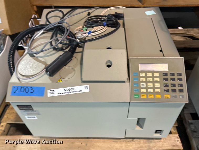 image for item NO9605 Perkin Elmer AutoSystem XL gas chromatograph