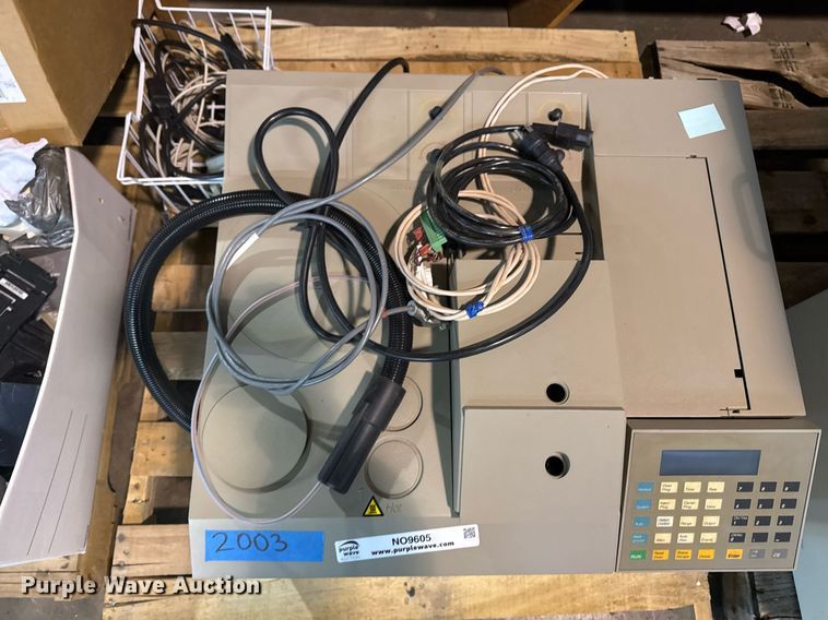 image for item NO9605 Perkin Elmer AutoSystem XL gas chromatograph