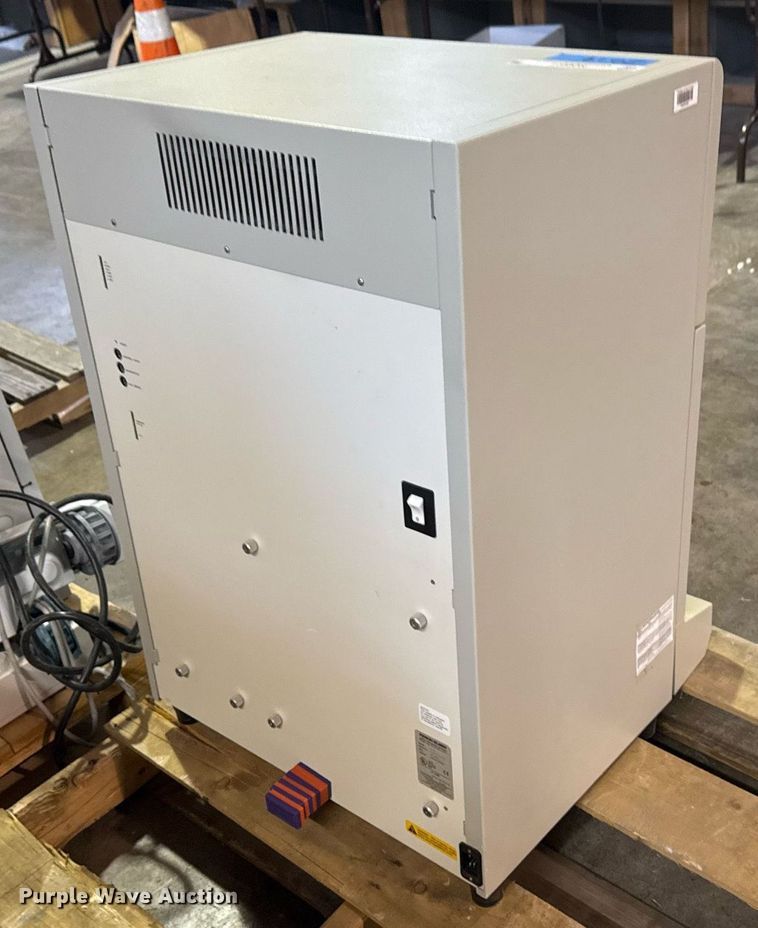 image for item NO9607 ABI Prism 310 genetic analyzer