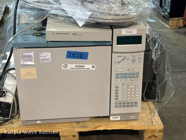image for item NO9608 Agilent 6890N gas chromatograph