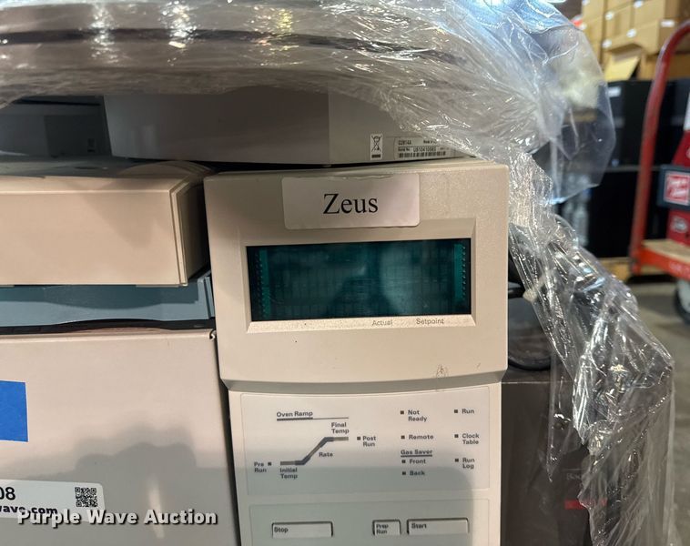 image for item NO9608 Agilent 6890N gas chromatograph