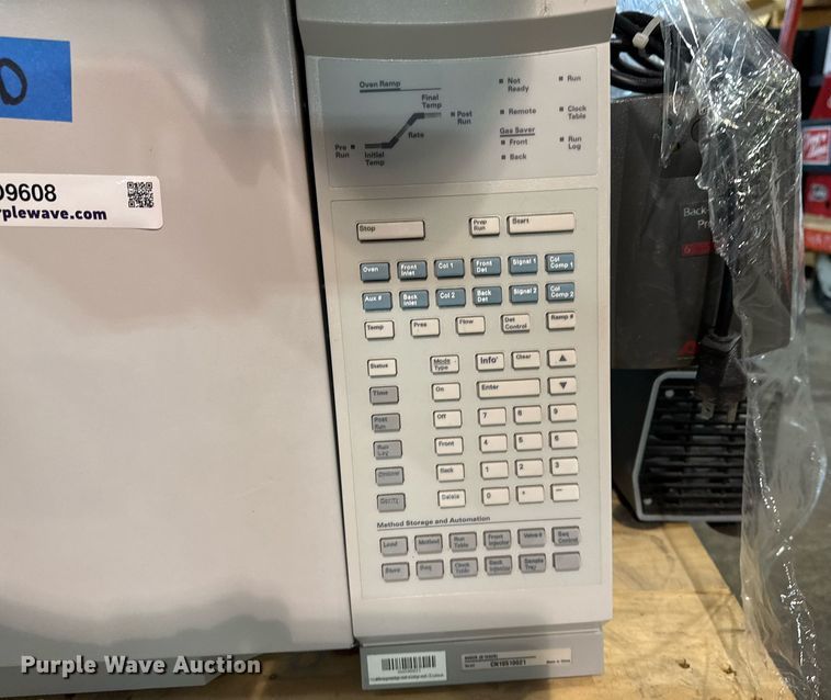 image for item NO9608 Agilent 6890N gas chromatograph