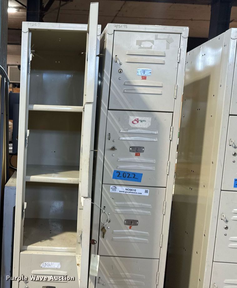 image for item NO9616 (3) lockers