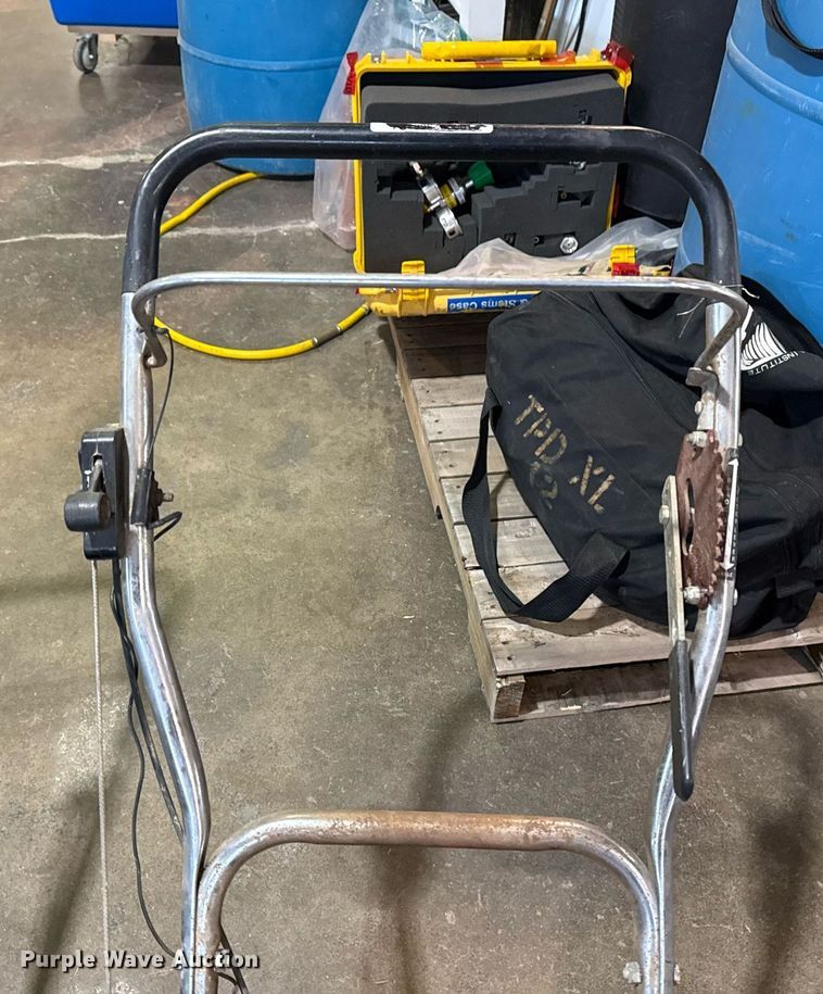 image for item NO9621 Lawn and garden equipment