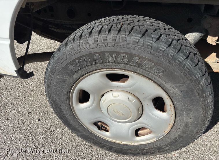 image for item NO9639 2006 Ford F150 pickup truck