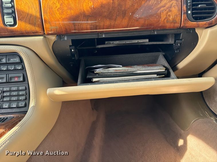 image for item NO9645 2000 Jaguar XK8 convertible