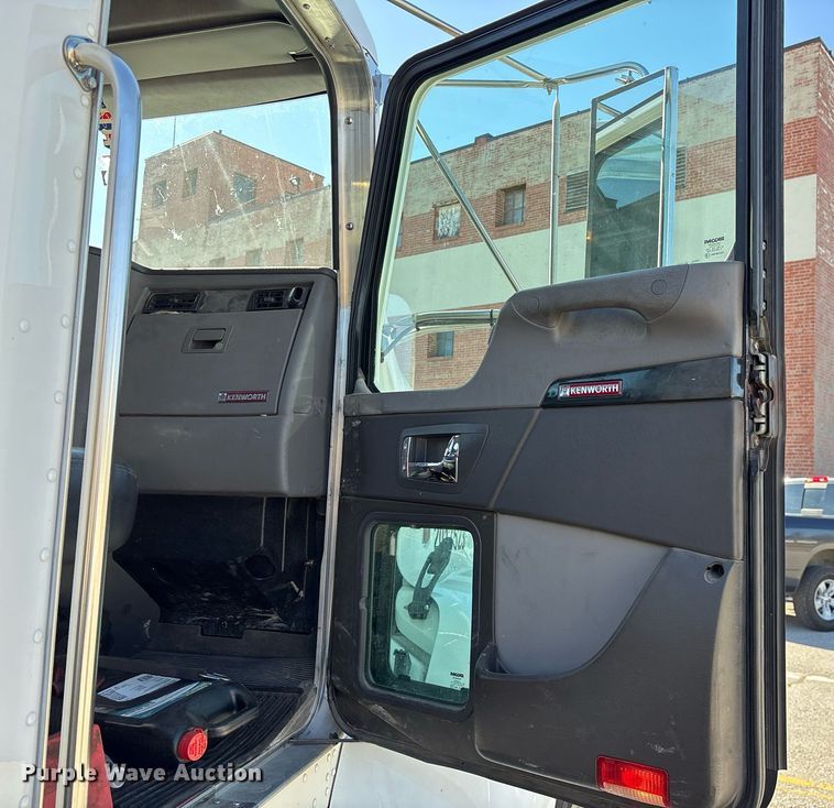 image for item NO9648 2017 Kenworth T370 grapple crane truck