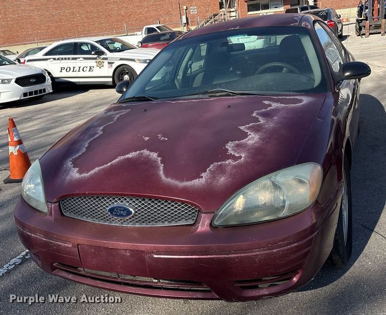 image for item NO9650 2004 Ford Taurus 