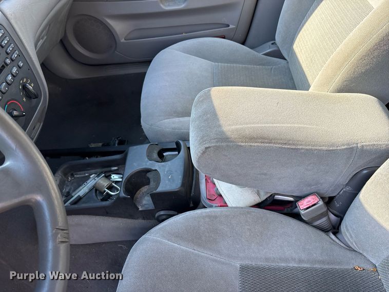 image for item NO9650 2004 Ford Taurus 