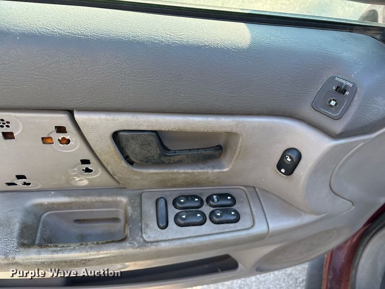 image for item NO9650 2004 Ford Taurus 