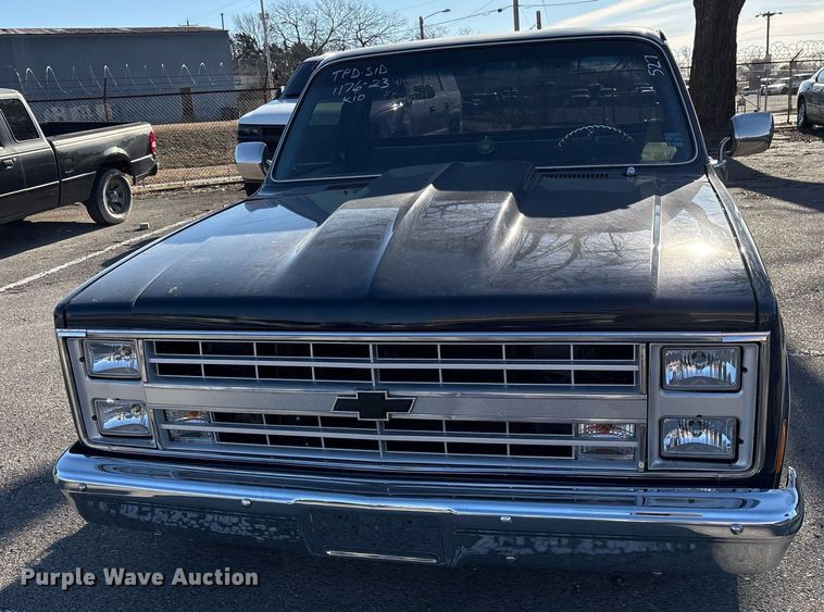 image for item NO9652 1985 Chevrolet C10 pickup truck