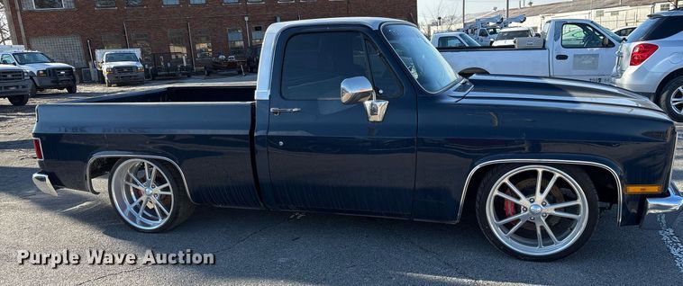 image for item NO9652 1985 Chevrolet C10 pickup truck