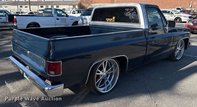 image for item NO9652 1985 Chevrolet C10 pickup truck