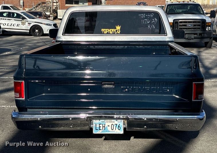 image for item NO9652 1985 Chevrolet C10 pickup truck