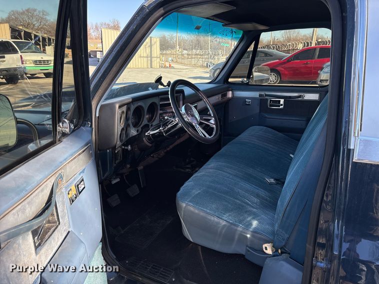 image for item NO9652 1985 Chevrolet C10 pickup truck