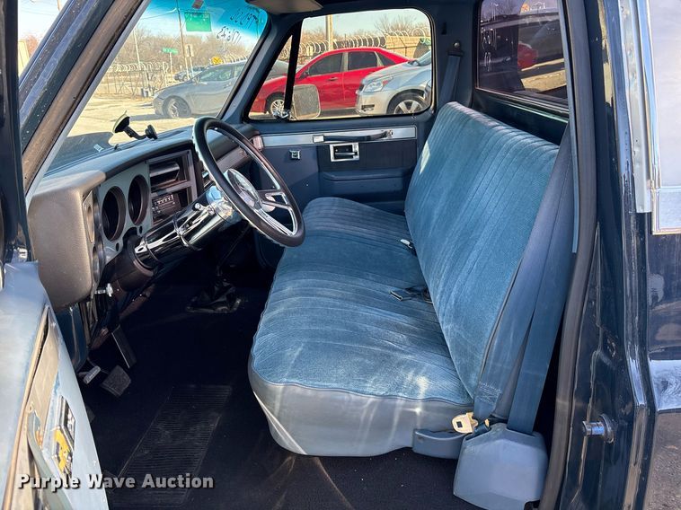 image for item NO9652 1985 Chevrolet C10 pickup truck