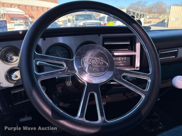 image for item NO9652 1985 Chevrolet C10 pickup truck