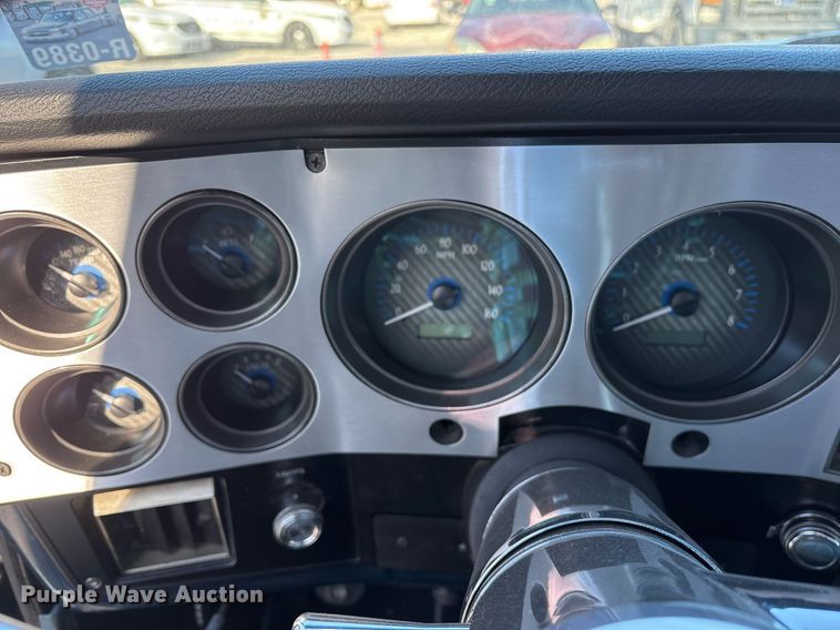 image for item NO9652 1985 Chevrolet C10 pickup truck