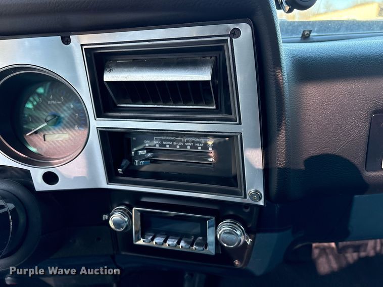 image for item NO9652 1985 Chevrolet C10 pickup truck