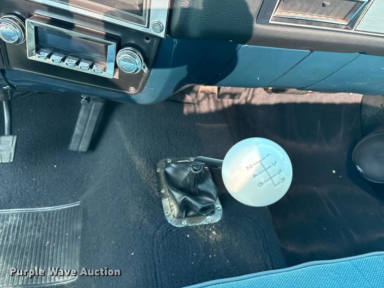 image for item NO9652 1985 Chevrolet C10 pickup truck