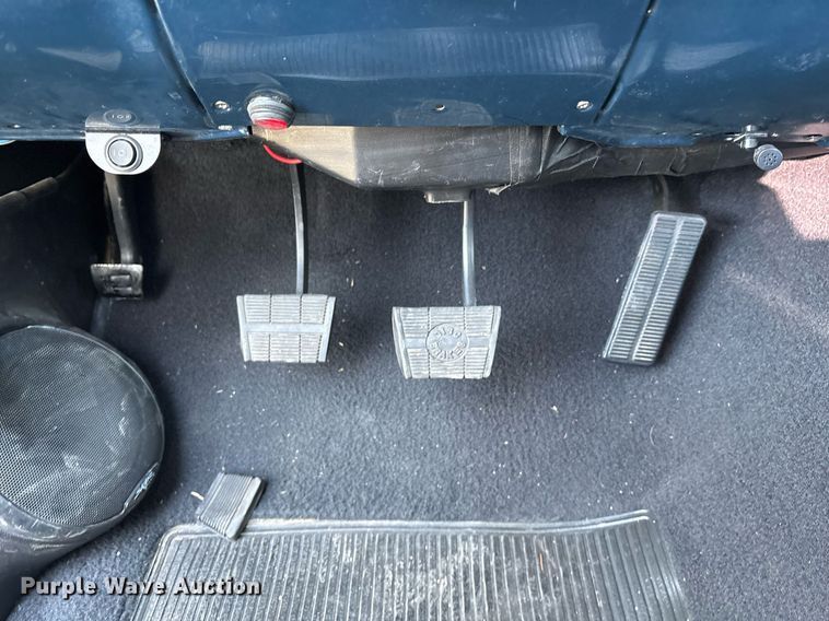 image for item NO9652 1985 Chevrolet C10 pickup truck