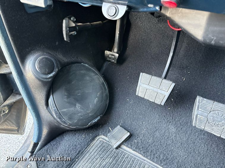 image for item NO9652 1985 Chevrolet C10 pickup truck