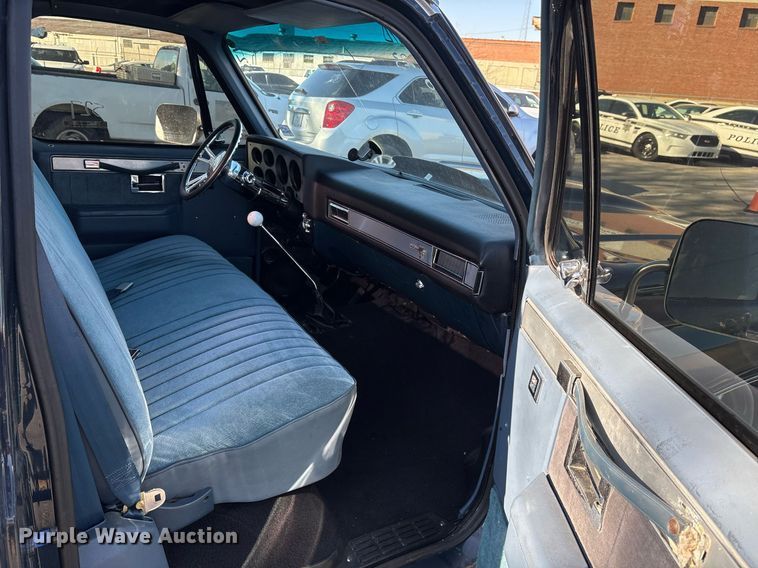 image for item NO9652 1985 Chevrolet C10 pickup truck