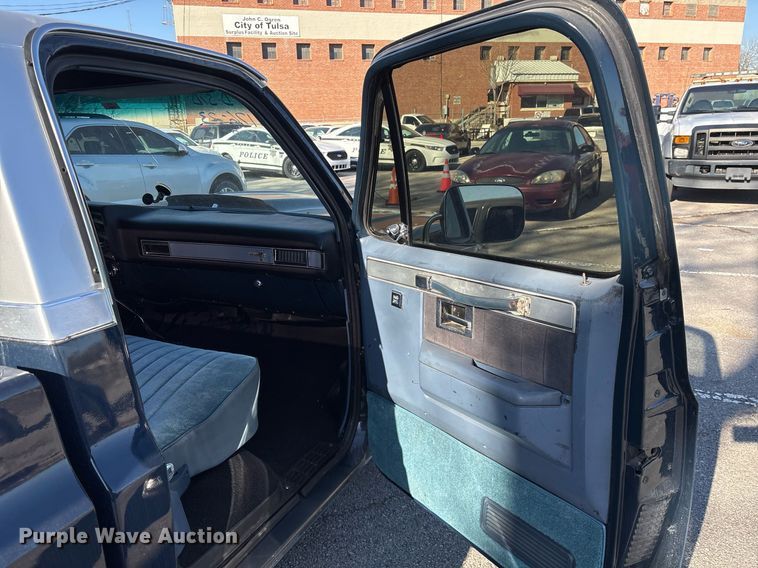 image for item NO9652 1985 Chevrolet C10 pickup truck