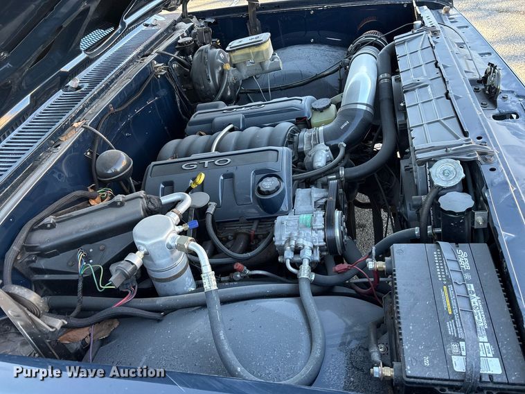 image for item NO9652 1985 Chevrolet C10 pickup truck