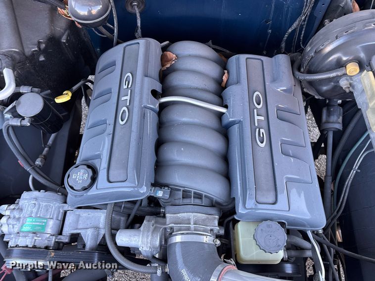 image for item NO9652 1985 Chevrolet C10 pickup truck