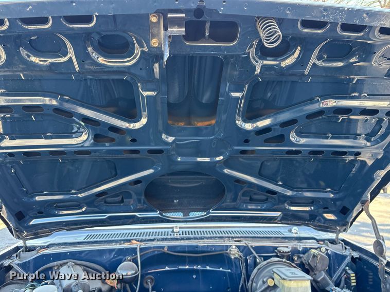 image for item NO9652 1985 Chevrolet C10 pickup truck