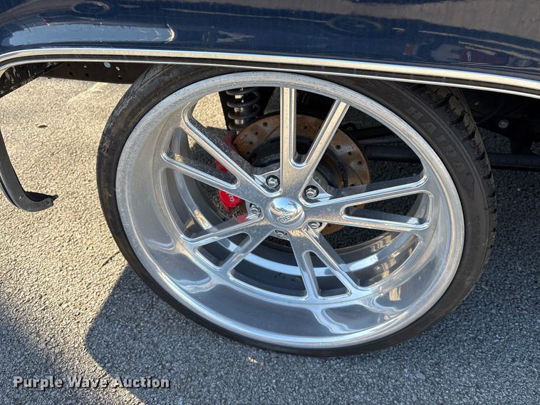 image for item NO9652 1985 Chevrolet C10 pickup truck