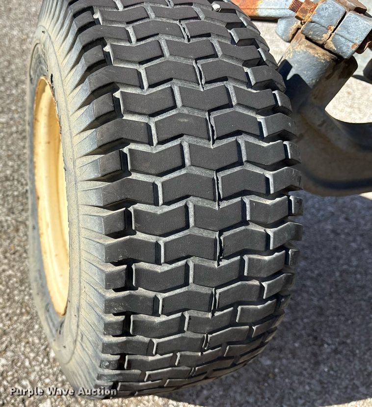 image for item NO9656 Kubota F2560E lawn mower