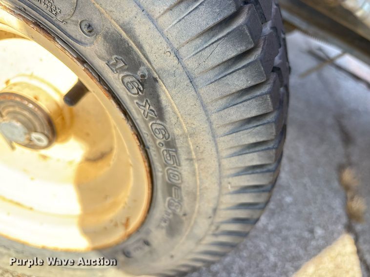 image for item NO9656 Kubota F2560E lawn mower