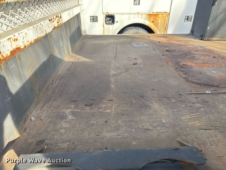 image for item NO9658 2002 Ford F250 Super Duty SuperCab utility bed pickup truck