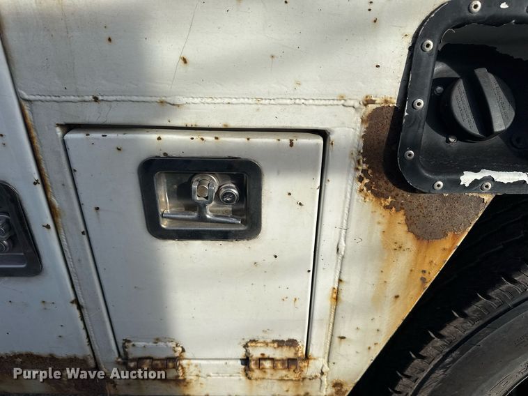 image for item NO9658 2002 Ford F250 Super Duty SuperCab utility bed pickup truck