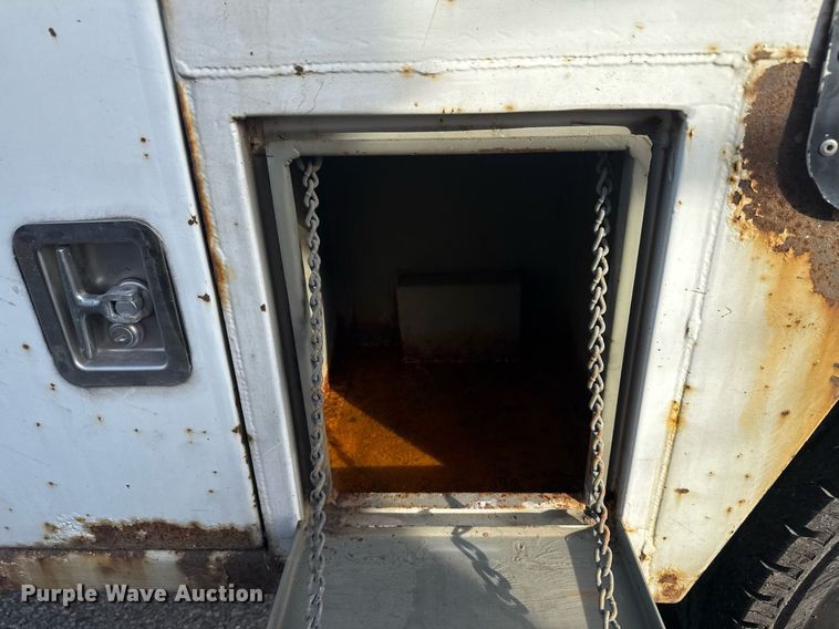 image for item NO9658 2002 Ford F250 Super Duty SuperCab utility bed pickup truck